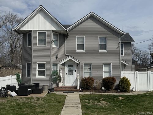 91 River Ave, Patchogue, NY, 11772-3308 | Card Image
