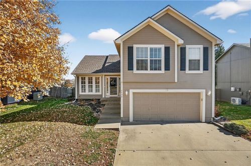 7435 N Lewis Ave, Kansas City, MO, 64158-2000 | Card Image