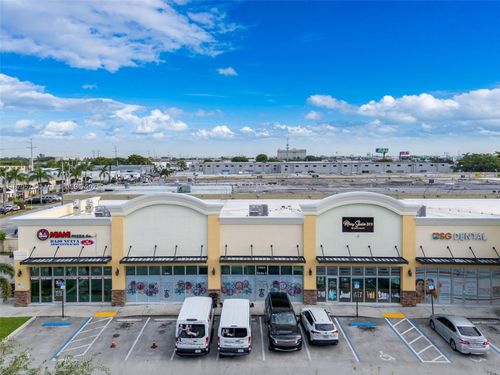 7801 Nw 95th St, Hialeah Gardens, FL, 33016-2374 | Card Image