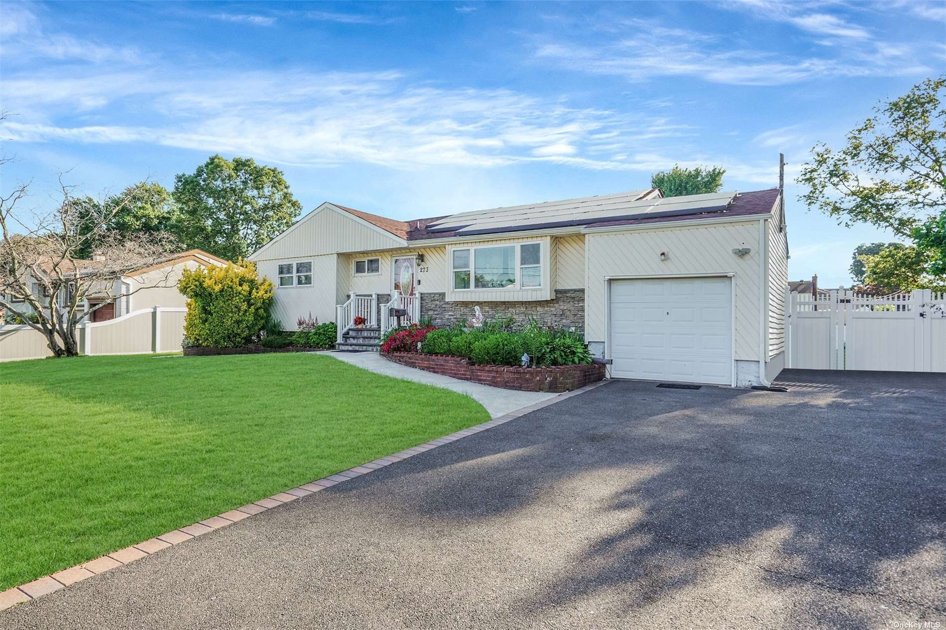 Wurz St, Brentwood, NY 11717