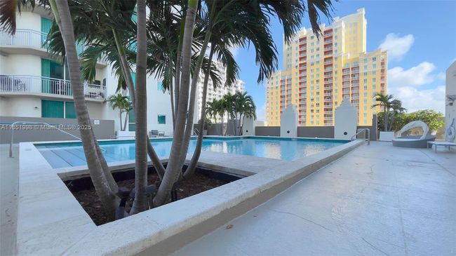 APT-1710 - 9055 Sw 73 Rd Ct, Condo with 2 bedrooms, 2 bathrooms and null parking in Pinecrest FL | Image 25