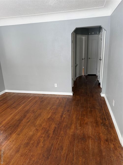 15414 Eastburn St, Detroit, MI, 48205-1315 | Card Image