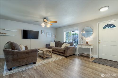 2335 Hawk Dr, Walla Walla, WA, 99362-2684 | Card Image