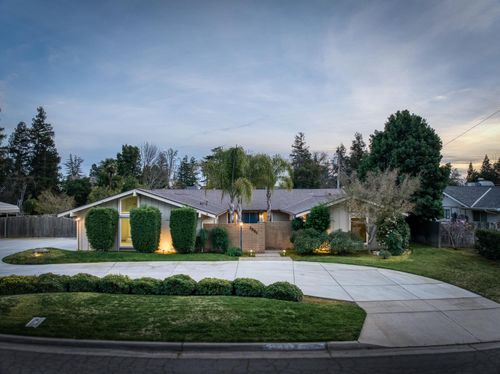 2805 W Spruce Ave, Fresno, CA, 93711-0336 | Card Image