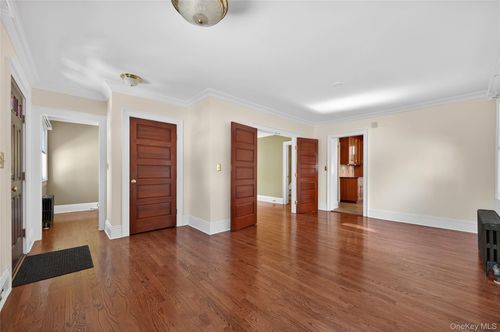 35 Birch St, Locust Valley, NY, 11560-1707 | Card Image