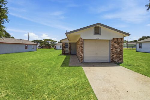 1572 Reef Dr, Azle, TX, 76020-5312 | Card Image