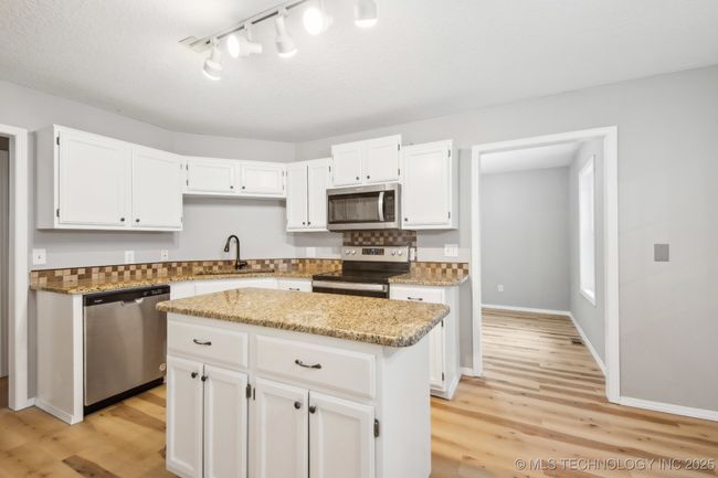 1426 Orchard Dr, House other with 4 bedrooms, 3 bathrooms and null parking in Grove OK | Image 8