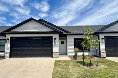 102-1875 Redbud Cir, Eldridge, IA, 52748-9734 | Card Image