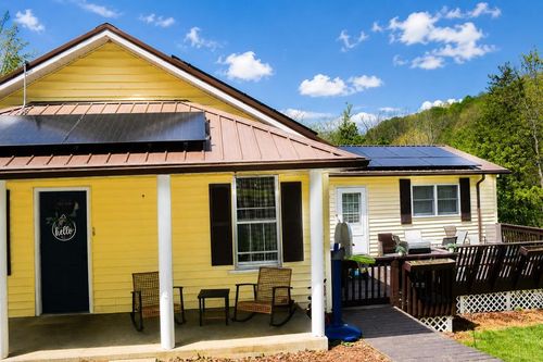 467 Earls Branch Rd, Pounding Mill, VA, 24637-4095 | Card Image