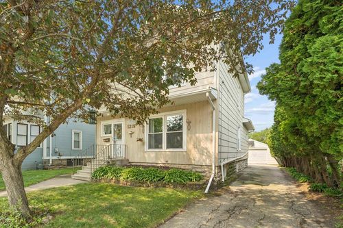 1215 Grand Street, OSHKOSH, WI, 54901 | Card Image
