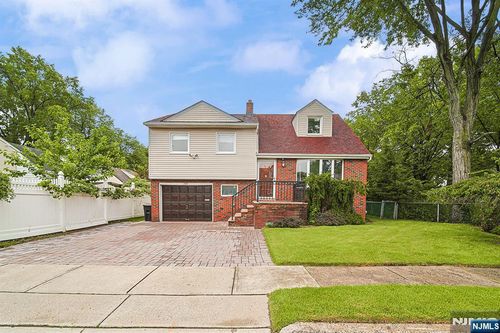 728 Lancaster Road, Ridgefield, NJ, 07657 | Card Image