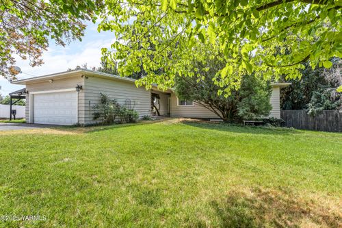 118 Glen St, Zillah, WA, 98953-9411 | Card Image