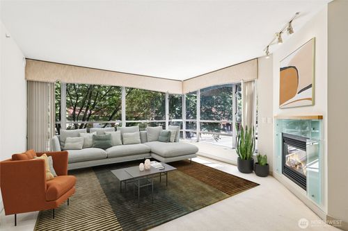 apt-205-2929 1st Ave, Seattle, WA, 98121-3019 | Card Image