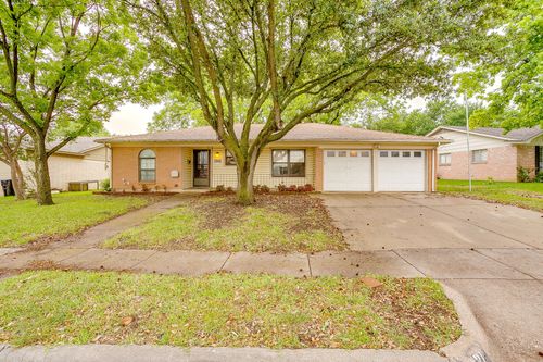 421 Linda Dr, Burleson, TX, 76028-5110 | Card Image
