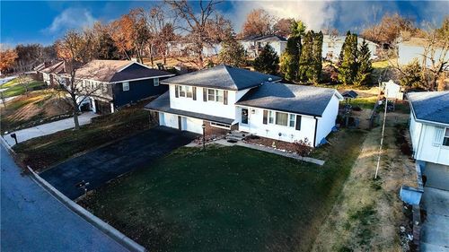 11 S Carriage Dr, Saint Joseph, MO, 64506-1232 | Card Image