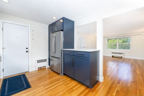 42a-42A Arnold Way, West Hartford, CT, 06119-1266 | Card Image