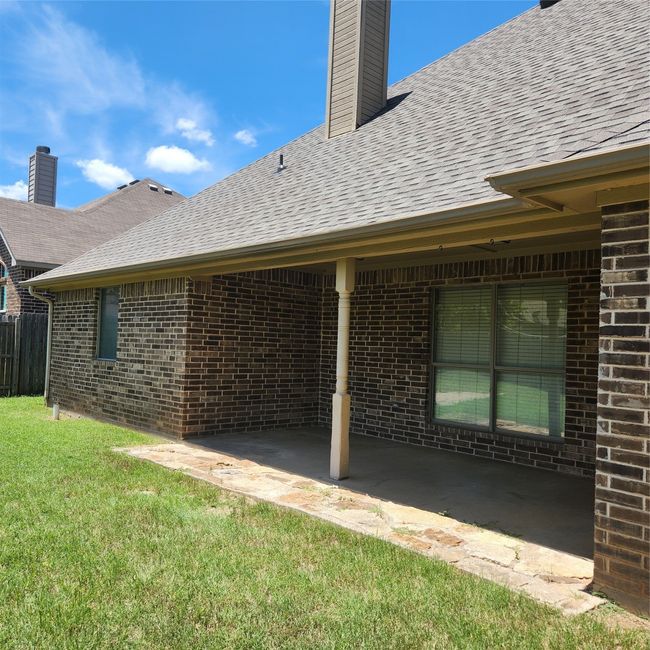 Large covered back porch | Image 18