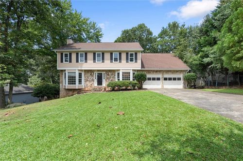 9126 Branch Valley Way, Roswell, GA, 30076-3371 | Card Image