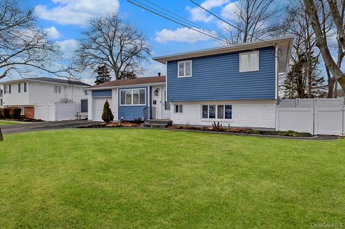 312 W 20th St, Deer Park, NY, 11729-6318 | Card Image