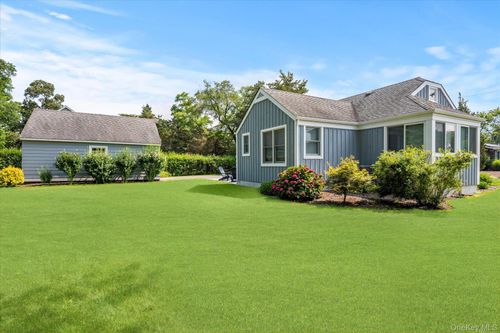 2360 Peconic Bay Blvd, Laurel, NY, 11948-1755 | Card Image