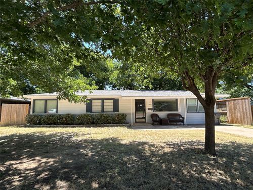 908 Fairview St, Graham, TX, 76450-3608 | Card Image