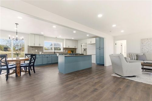 18450 246th St, Tonganoxie, KS, 66086-3162 | Card Image