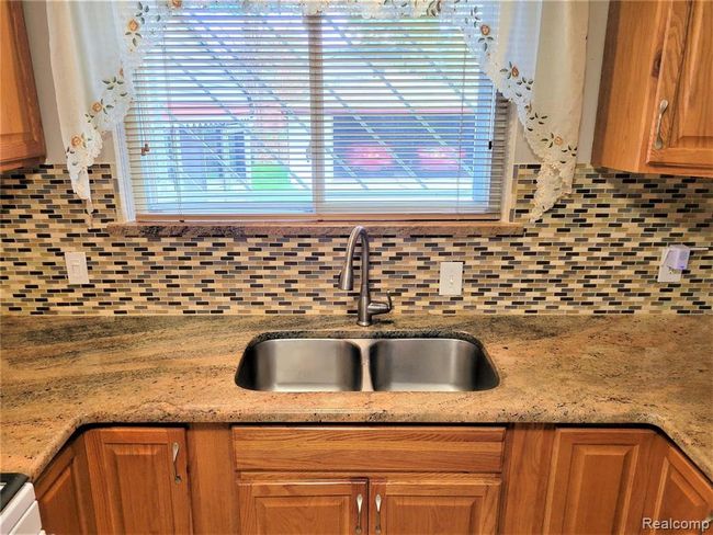 Double bowl under mount sink with pull out spray faucet | Image 10