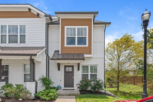 318 W Mill Dr, Nashville, TN, 37209-2579 | Card Image