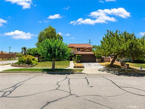25825 Holly Vista Blvd, San Bernardino, CA, 92404-3425 | Card Image