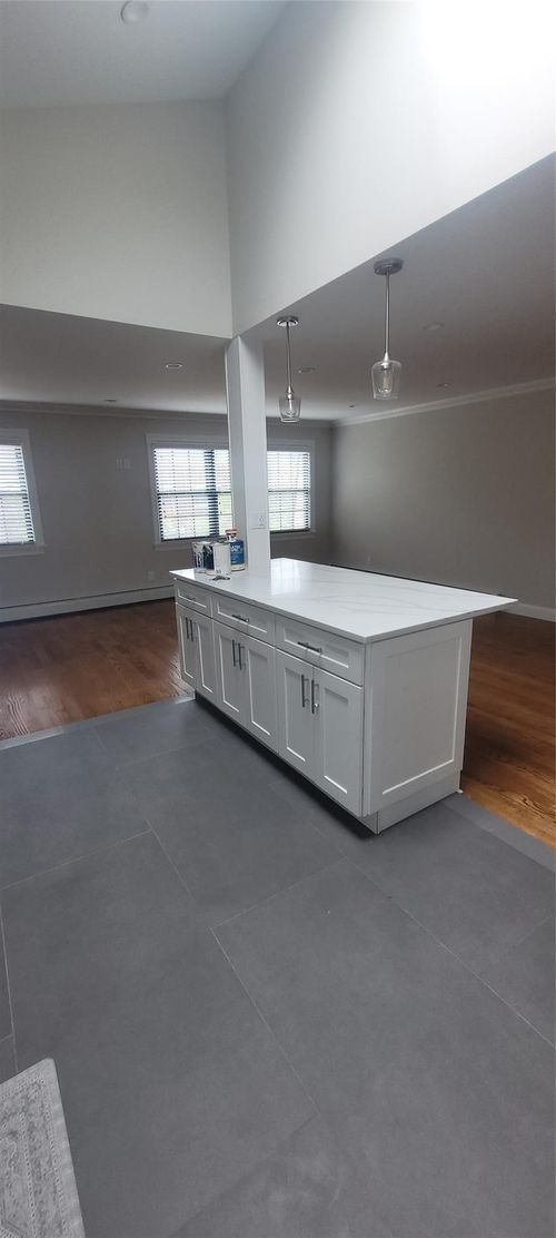 top-240 69th Ave, Little Neck, NY, 11362-1943 | Card Image