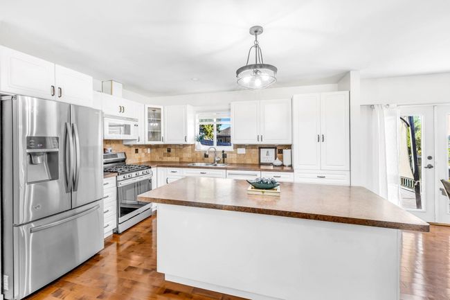 13822 92 A Ave, House other with 10 bedrooms, 6 bathrooms and 8 parking in Surrey BC | Image 4