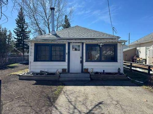 724 Lacombe St, Pincher Creek, AB, T0K0A6 | Card Image