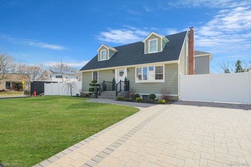 21 Adams St N, Farmingdale, NY, 11735-1601 | Card Image