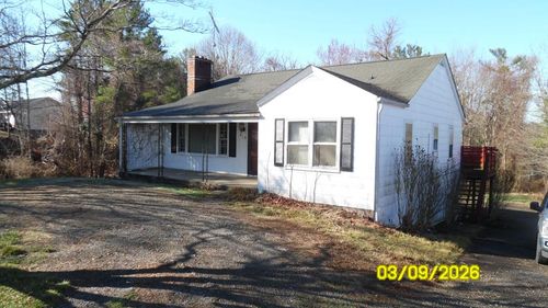 910 S Main St, Hillsville, VA, 24343-1517 | Card Image