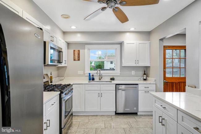 106 N Harrison Rd, House other with 5 bedrooms, 3 bathrooms and null parking in STERLING VA | Image 5
