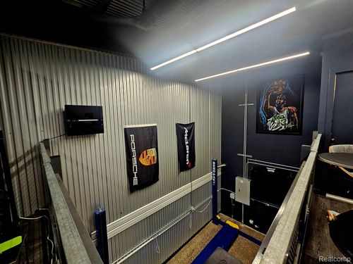 48 Pit Ln, Pontiac, MI, 48341-2794 | Card Image