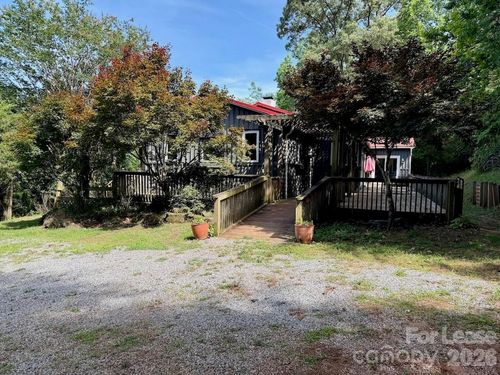 140 Brier Rose Ln, Columbus, NC, 28722-6515 | Card Image