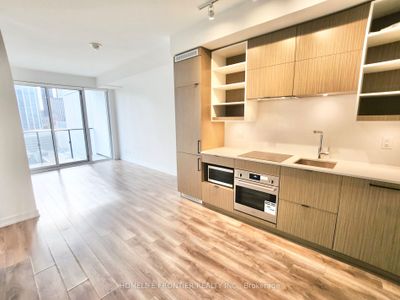 1709 - 20 Edward St, Condo with 2 bedrooms, 2 bathrooms and null parking in Toronto ON | Image 3