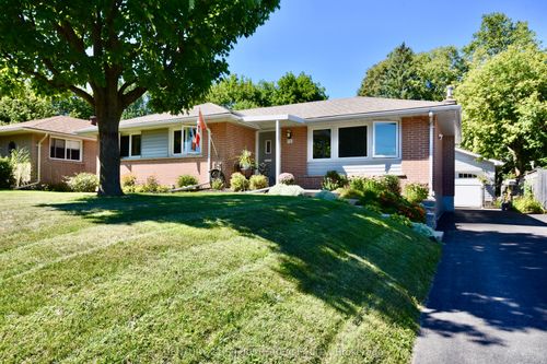 72 Rose St, Barrie, ON, L4M2T2 | Card Image