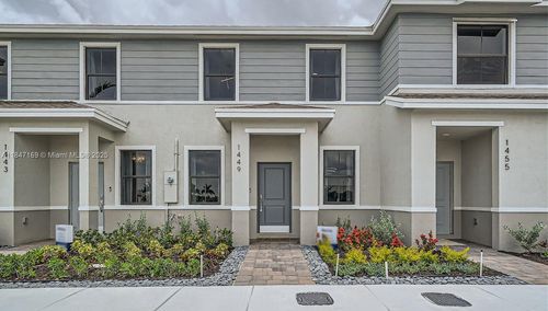 1581 Ne 3rd Ave, Florida City, FL, 33034-3430 | Card Image
