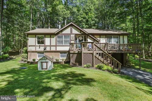 137 Outer Dr, Pocono Lake, PA, 18347-8067 | Card Image