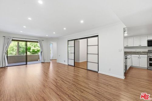 308-5009 Woodman Ave, Sherman Oaks, CA, 91423-4371 | Card Image