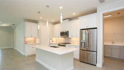 2428 Ariane Dr, NAPLES, FL, 34112-3853 | Card Image