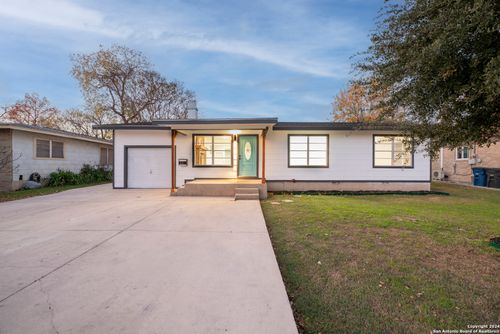 636 Southeast Ter, New Braunfels, TX, 78130-4782 | Card Image