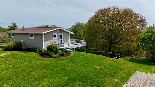 30 Green Meadow Dr, Narragansett, RI, 02882-5513 | Card Image