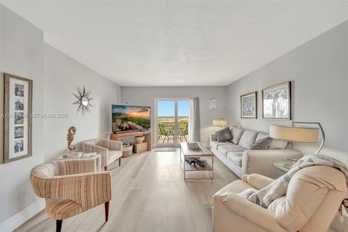 1004-3575 Broken Woods Dr, Coral Springs, FL, 33065-1681 | Card Image