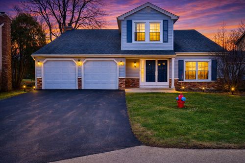 651 White Ct, Gurnee, IL, 60031-3137 | Card Image