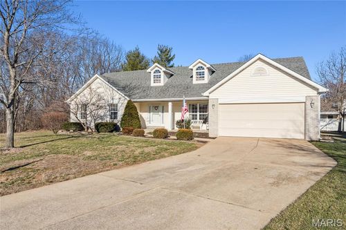 8 Winter Forest Ct, O Fallon, MO, 63366-5534 | Card Image