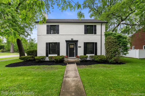 1894 Broadstone Rd, Grosse Pointe Woods, MI, 48236-1951 | Card Image