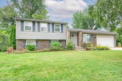 7412 New Hampshire Dr, Davison, MI, 48423-9512 | Card Image
